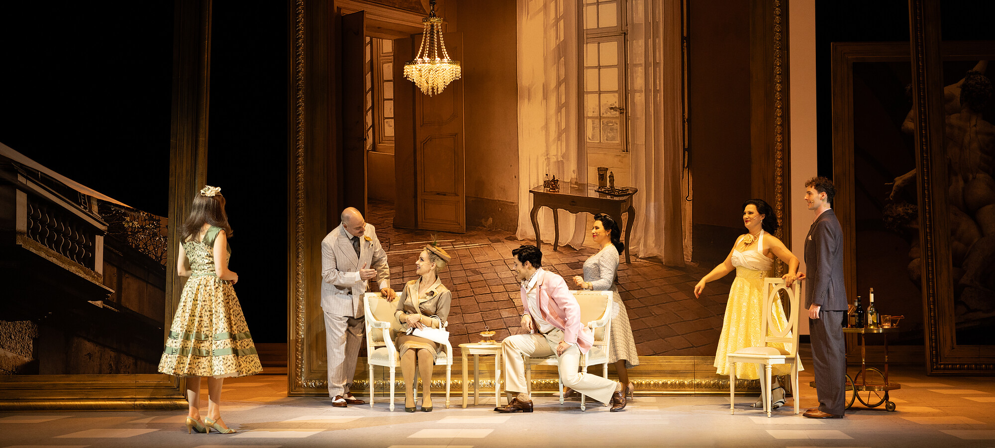 Das Licht auf der Piazza-6413e5